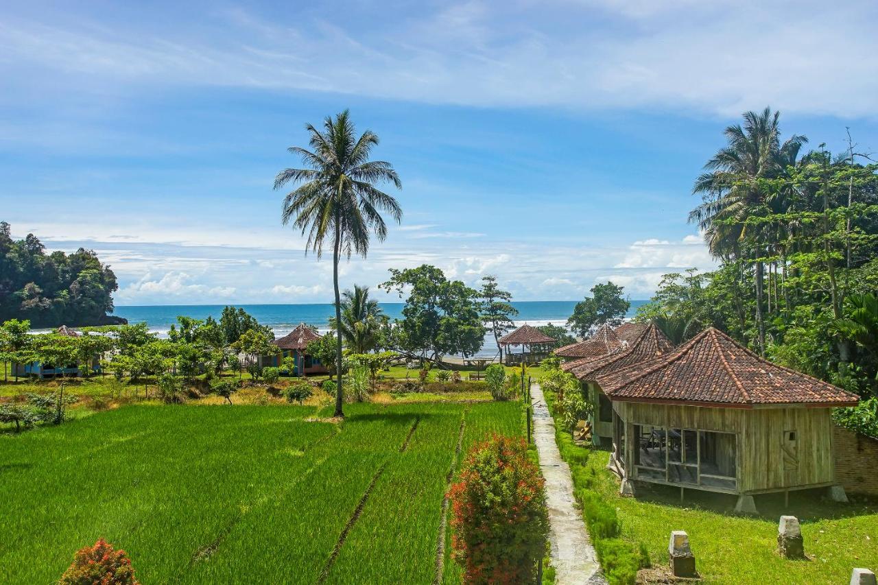 Oyo 2246 Anjung Bang Oking Hotel & Resort Pasarpulaupisang Esterno foto